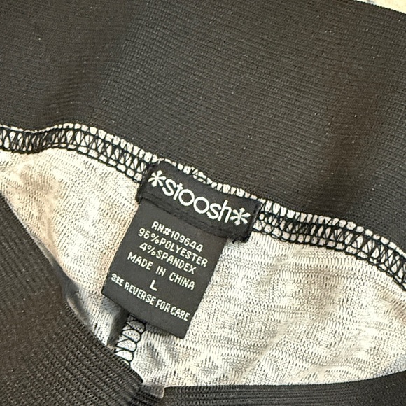 Stoosh Women’s Large Black White Patterned Leggings - Picture 3 of 9